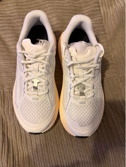 New Hoka U Clifton One9 Size 7 Women
