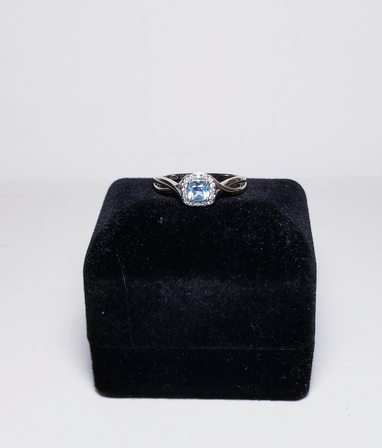 10k white gold aquamarine diamond halo ring