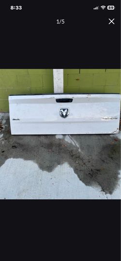 Tail gate