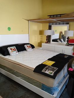 4 piece Queen size bedroom set