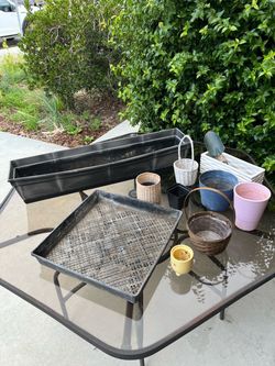 Plant pot bundle $5