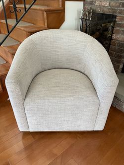 Barrel back design, Swivel Chair