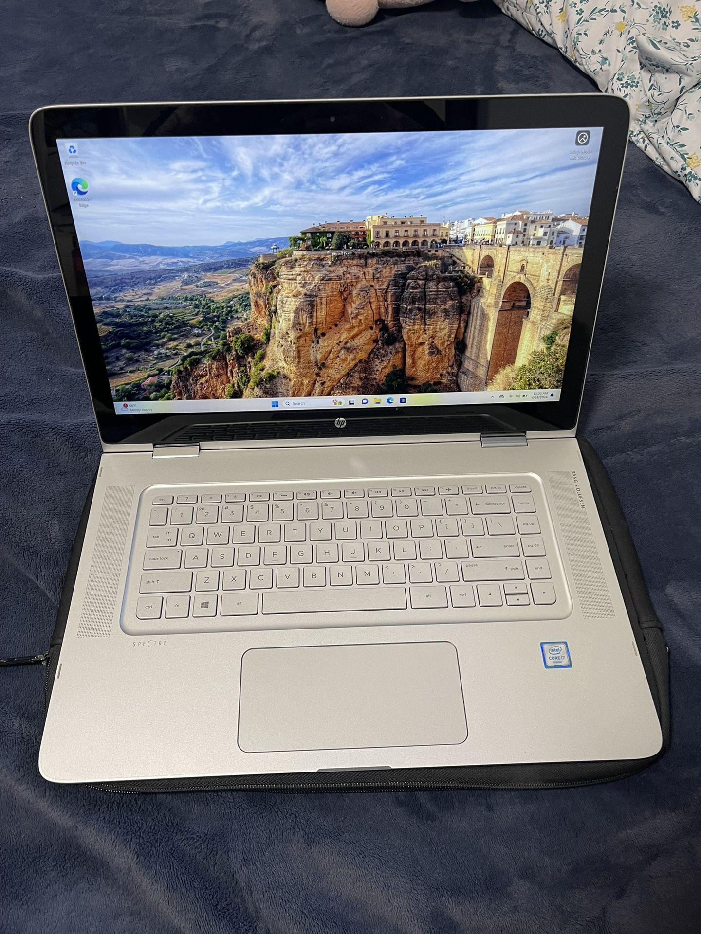 HP - Spectre x360 2-in-1 15” Touch-Screen Laptop - Intel Core i7 - 16GB Memory - 256GB Solid State Drive - Silver in excellent condition