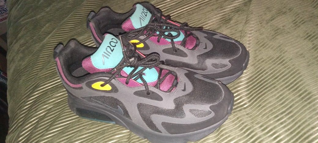 Super Clean Like New Size 8.5 Nike Air Maxx