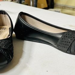 Girls Shoes Size 5 1/2 Like New