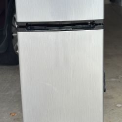 Nearly Brand New 4.5ft Fridge For Sale