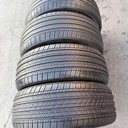235-45R18 Tires, Set En Perfecta Condiciones 80%life