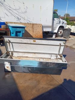 Toolbox In Toolboxs In Commercial Toolbox In Very Good Condition No Keys