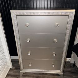 **NEW**.  4 DRAWER DRESSER  