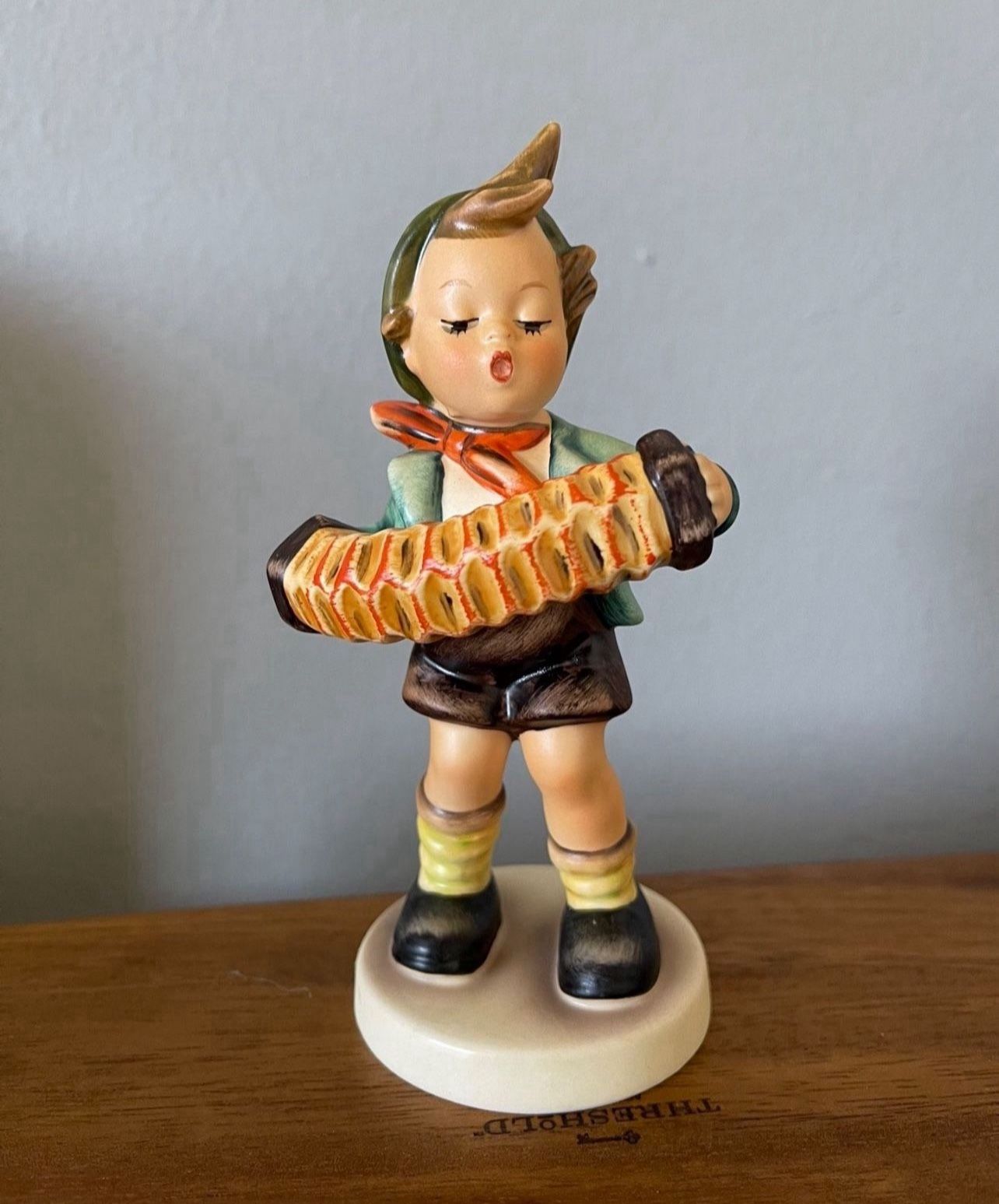 VINTAGE HUMMEL “Accordion Boy” PORCELAIN FIGURINE #185 - 5” - TMK6