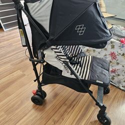 MACLAREN STROLLER 