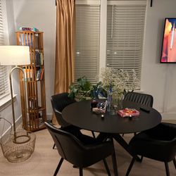 Black Round Way Fair Table Set 