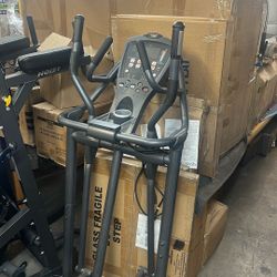 Smooth Fitness EVO “Smooth 1” Elliptical – Works Great