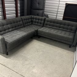 Stylish Gray Sectional Sofa – Tufted & Modern – Delivery Available!🚚