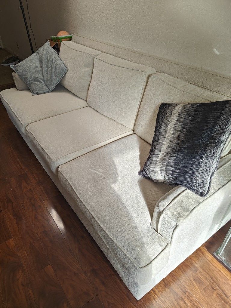 Living Spaces Sofa – Great Condition
