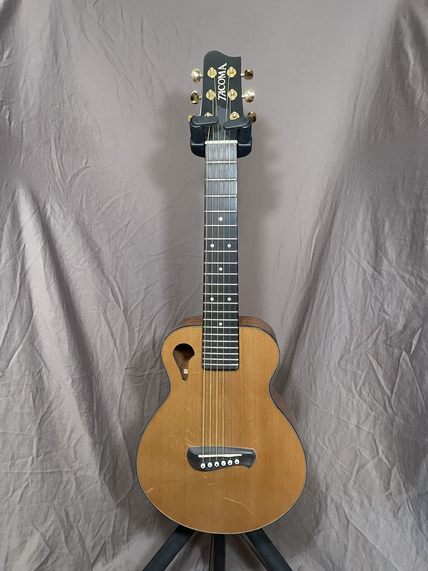 Tacoma Guitars P-28 Papoose