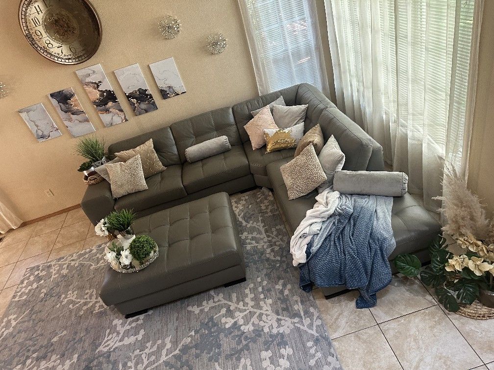 Fiore Italian Leather Sectional By Kelvin Giorvani