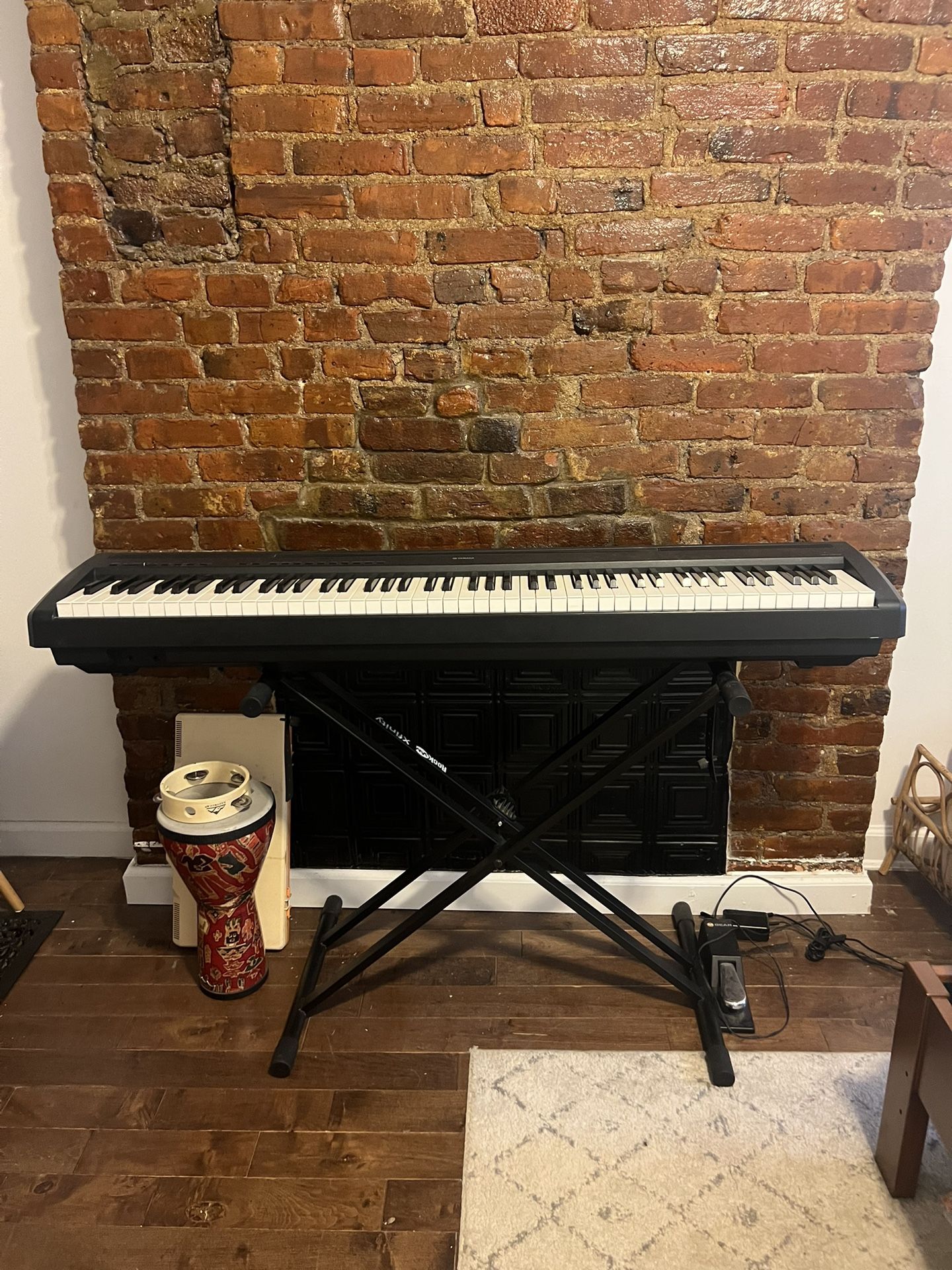 Yamaha P-85 Digital Piano