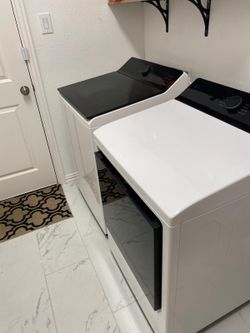 LG Washer & Dryer Set – Excellent Condition – Works Perfectly