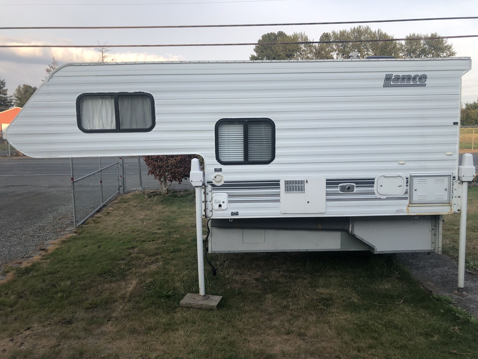 2000 Lance camper trailer