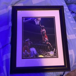 Michael Jordan dunking/ Bulls/ Collectors item