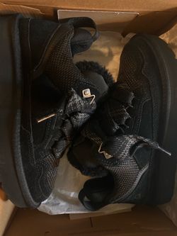 UGG lowmel black