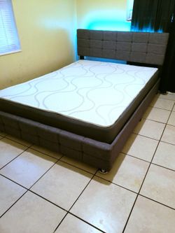 NEW QUEEN-SIZE MATTRESS AND BOX SPRING 🆕️