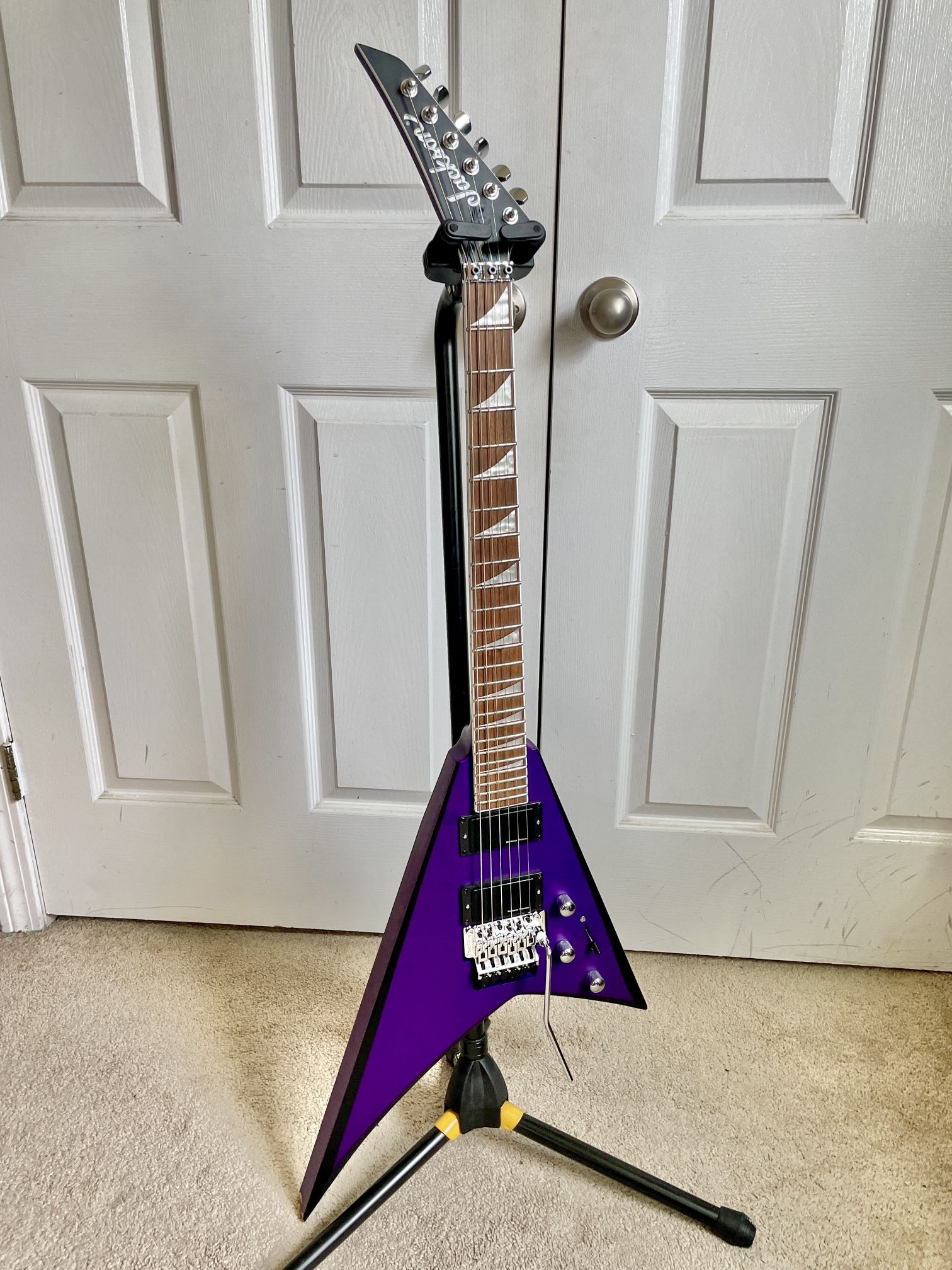 Jackson X Series Rhoads RRX24 Flying V guitar