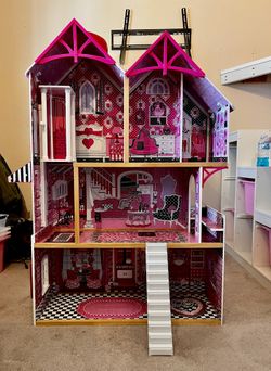 Large Doll House