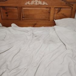 King Broyhill Bedroom Set