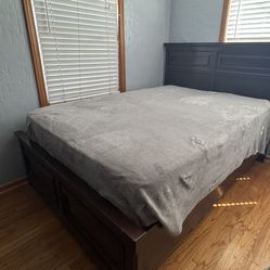 3 Piece Bedroom Set (Full Size Frame)