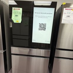 Samsung Bespoke 29 cu. ft. Standard Depth 4-Door French Door Refrigerator i Charcoal Glass/Stainless Steel with Al Family Hub+