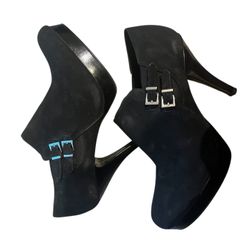 Fioni Size 9 Buckled High Heels 