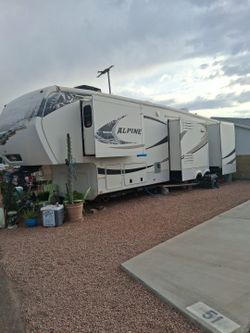 Rv fifth wheel