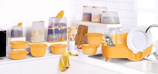 Tupperware Set