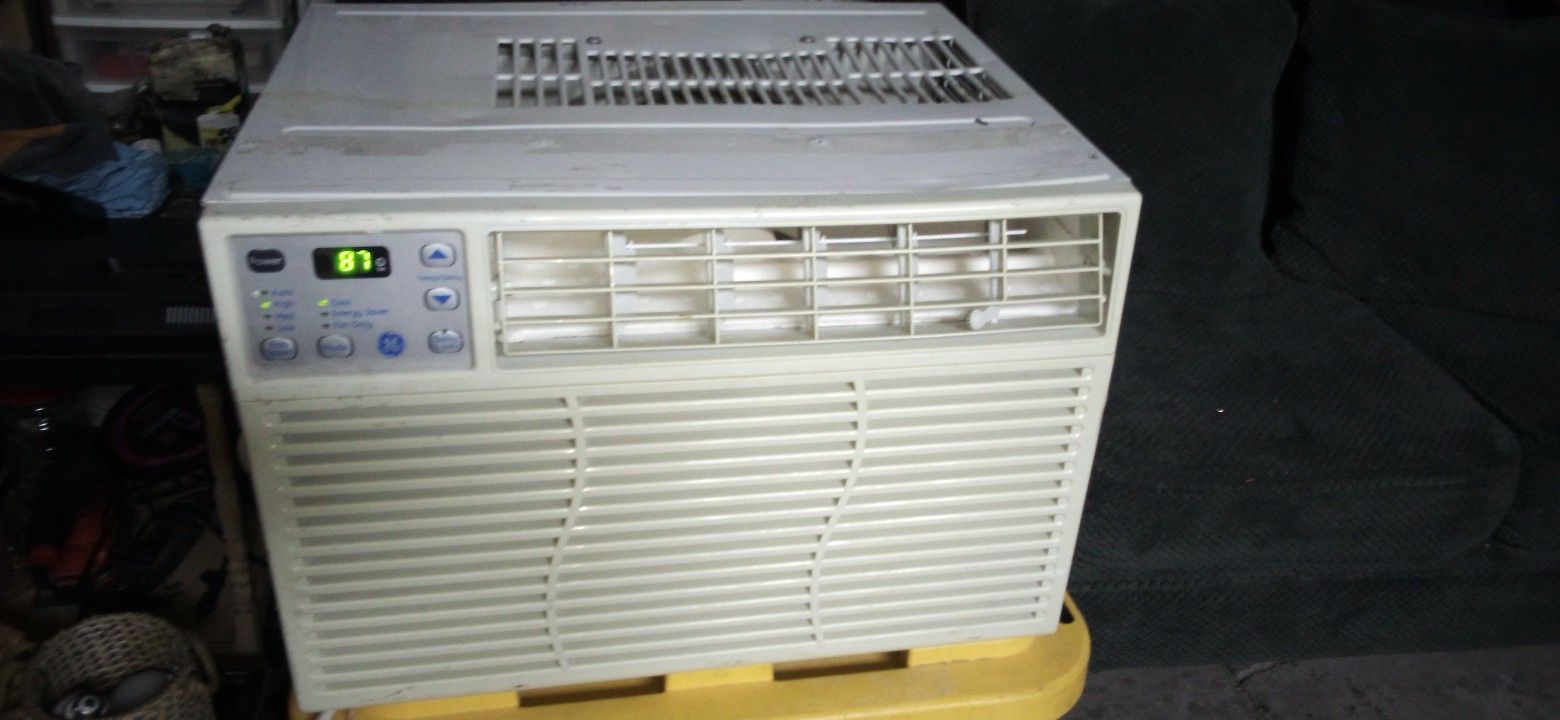 G.E. Window AC Model AEL06LPL1 BTU 6300