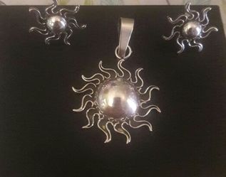 925.Silver Sun pendant and earrings. Fullerton.