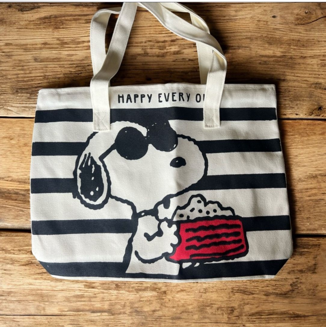 Snoopy Tote With Zipper