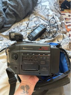 vintage Panasonic Palmcorder PV-42D VHS-C camcorder.