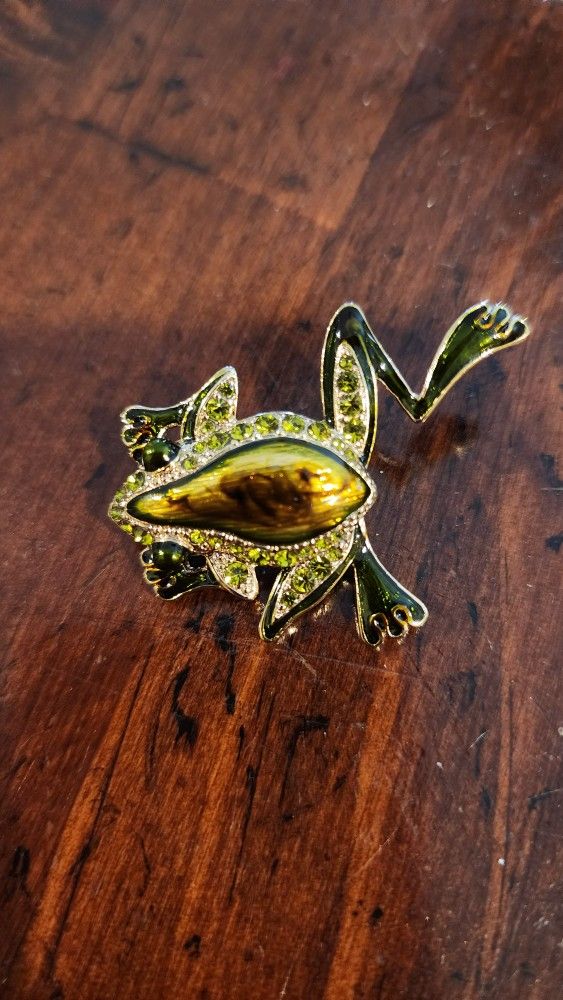 Frog Broach Liz Claborne