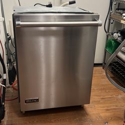 VIKING PROFESSIONAL DISHWASHER 24”