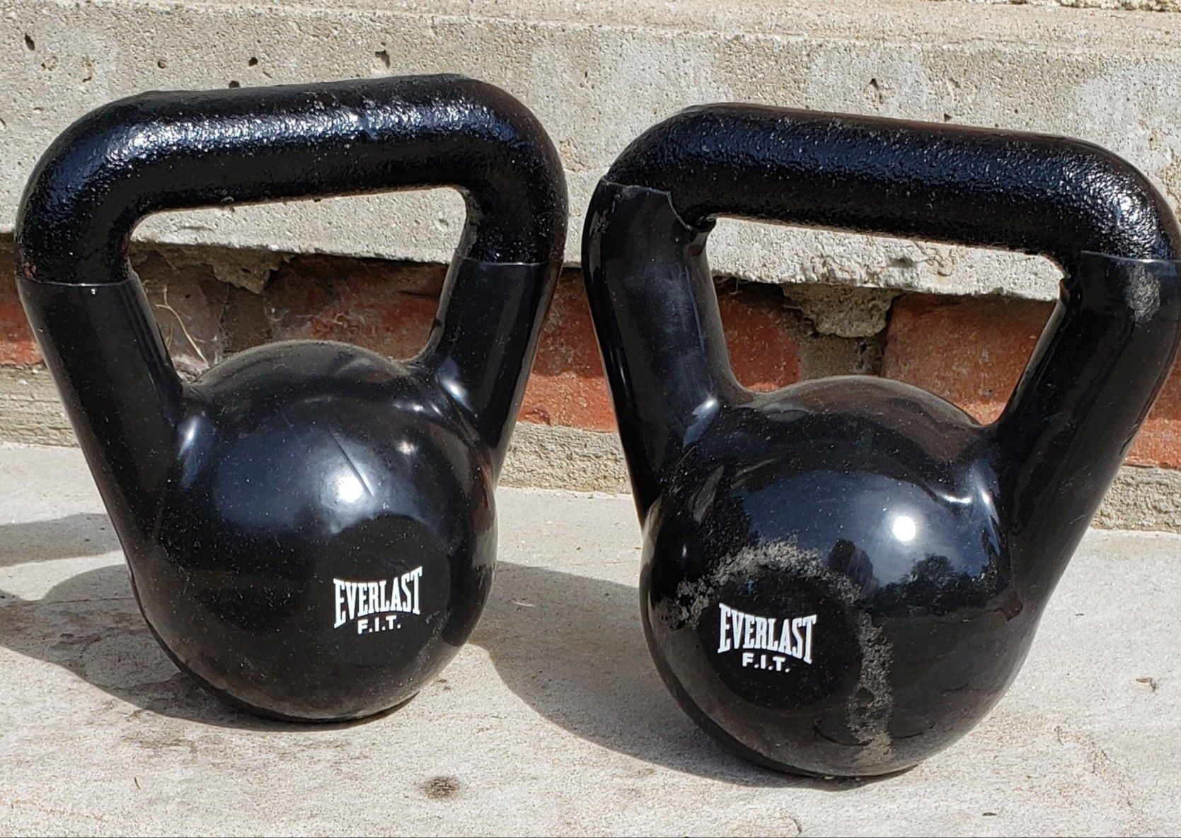 2-15 pound kettle bell weights
