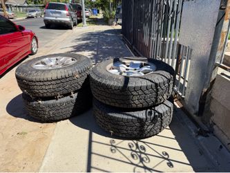 OEM Chevy Wheels & Hankook Dynapro AT2 Xtreme 245/75R17 – Set of 4