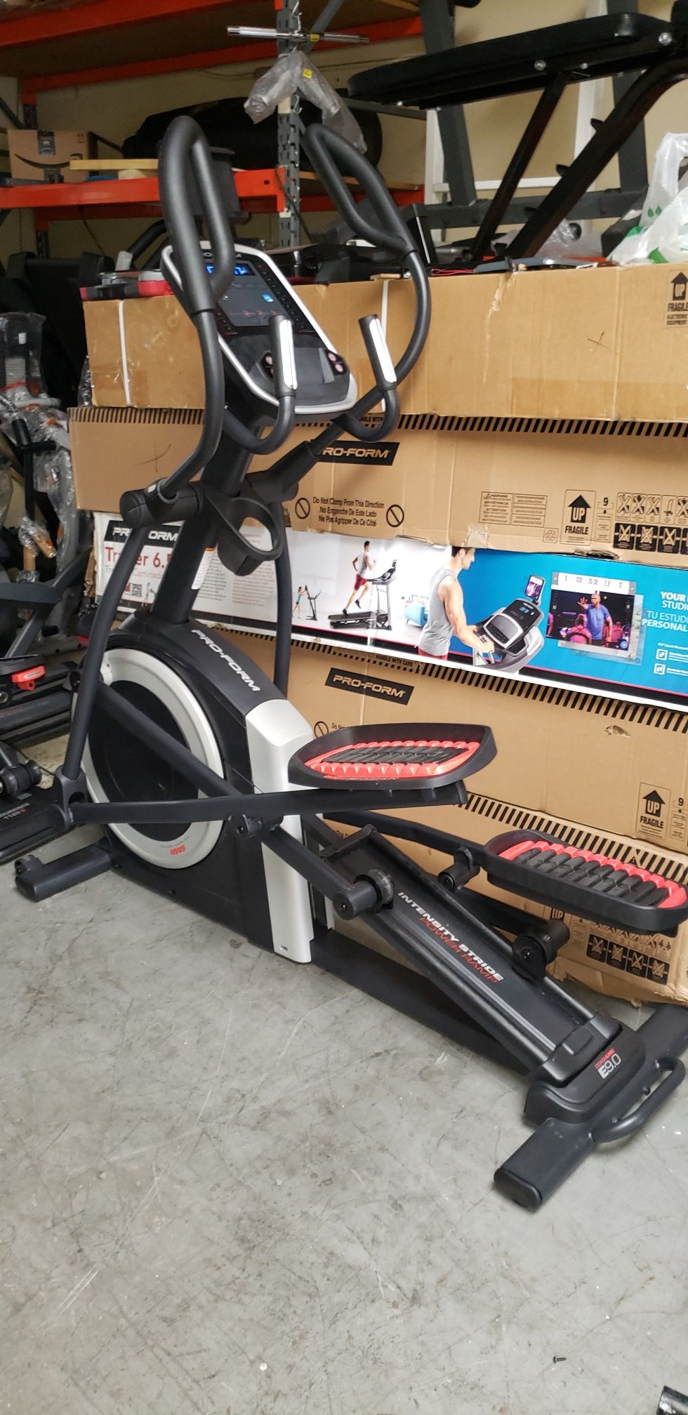 Pro-form Coachlink E9.0 elliptical 350lbs weight Capacity great cardio machine for your home gym