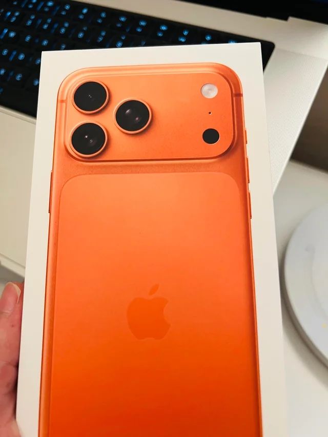 iPhone 17 Pro Cosmic Orange