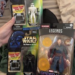3 action figures 