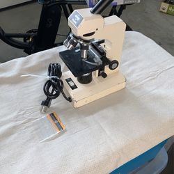 Swift M3200 Microscope