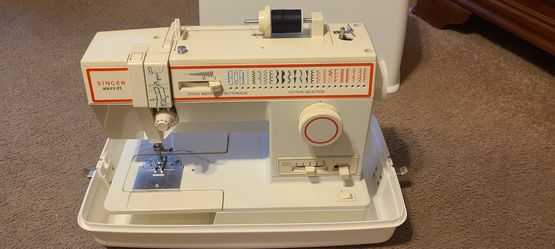 Singer Sewing Machine 