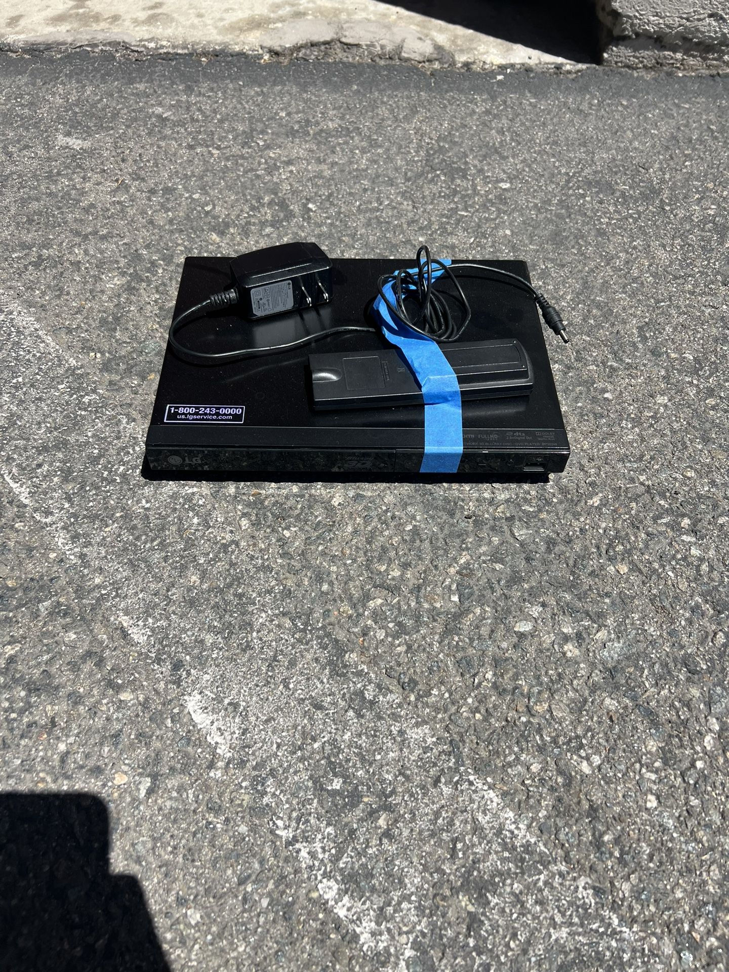 LG BLU RAY DVD PLAYER WITH REMOTE AND POWER CORD