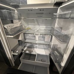 New SAMSUNG Refrigerator - minor scratch